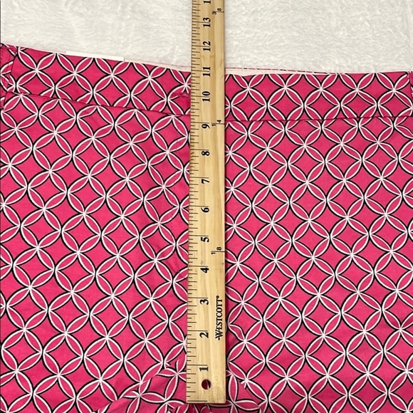 Crown &Ivy Pink Geometric Women's Shorts Sz 20W - Picture 4 of 9